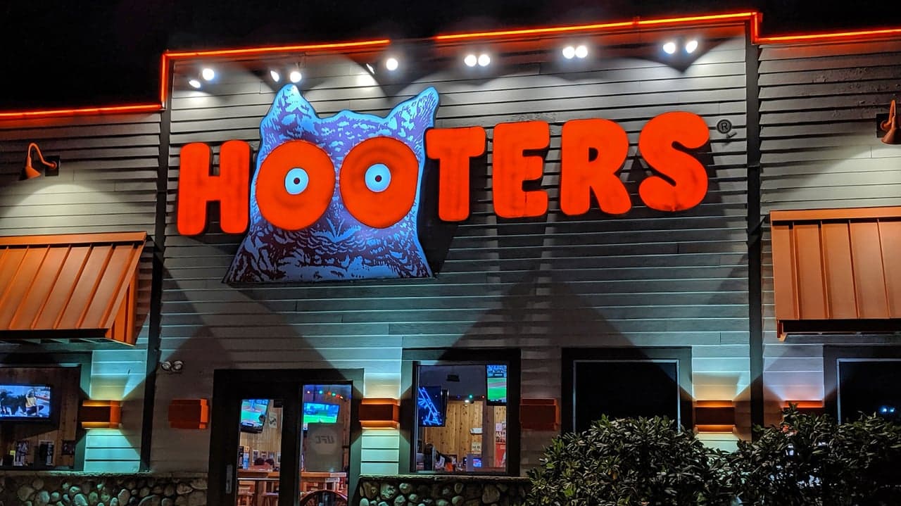 Hooters Files for Bankruptcy, Sells Restaurants to Franchisee Group Hooters Files for Bankruptcy, Sells Restaurants to Franchisee Group
