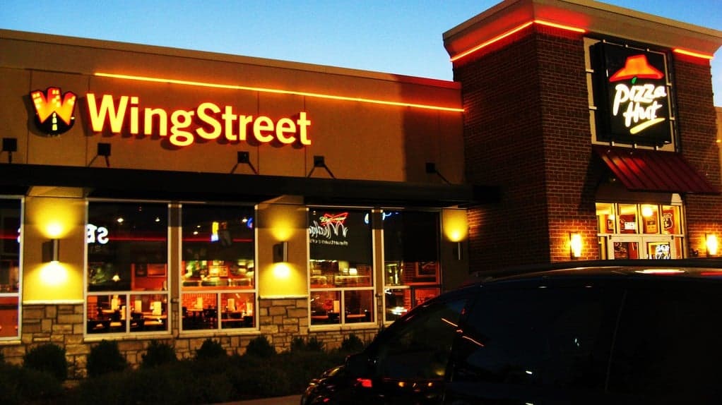 Restaurant News: Pizza Hut Commits to Antibiotic-Free Chicken Ambition Restaurant News: Pizza Hut Commits to Antibiotic-Free Chicken Ambition