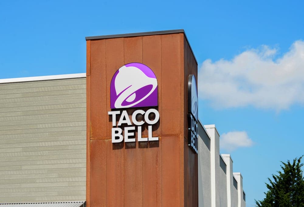 Taco Bell to Hire 30,000 New Employees Taco Bell to Hire 30,000 New Employees