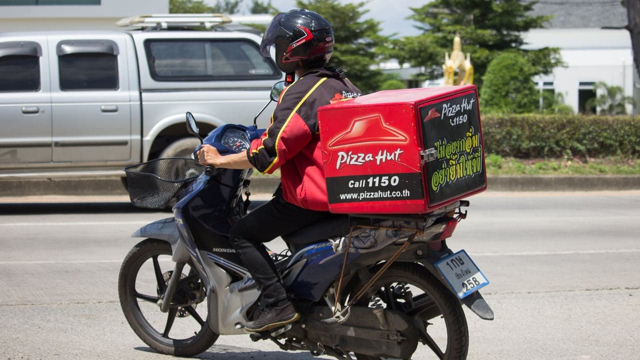 Pizza Hut is About to Expand Beer Delivery to Seven States Pizza Hut is About to Expand Beer Delivery to Seven States