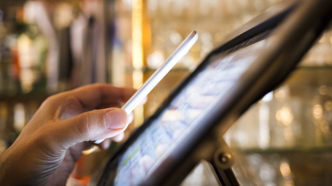 Fast Casual: 6 Ways Technology Can Conquer 2017’s Top Challenges Fast Casual: 6 Ways Technology Can Conquer 2017’s Top Challenges