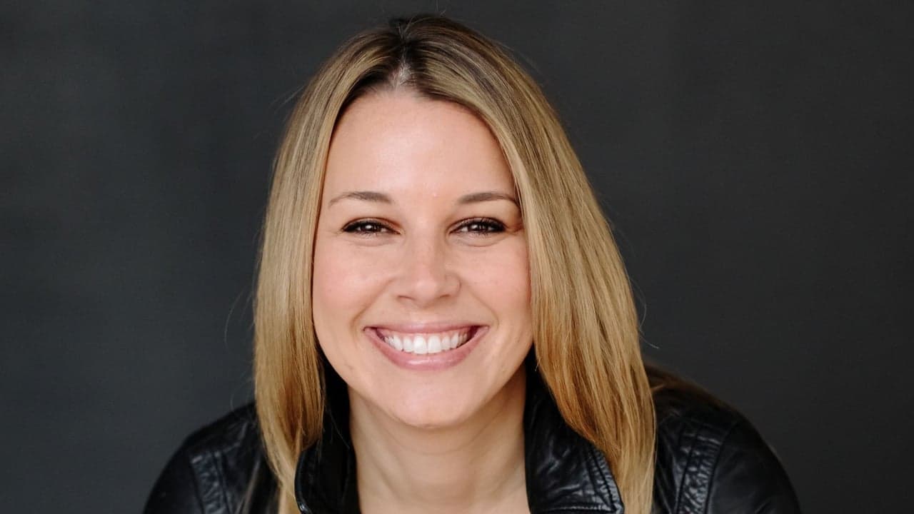 MOOYAH Burgers, Fries & Shakes Welcomes New VP of Marketing Sarah Beddoe to Take the Growing Brand to the Next Level MOOYAH Burgers, Fries & Shakes Welcomes New VP of Marketing Sarah Beddoe to Take the Growing Brand to the Next Level