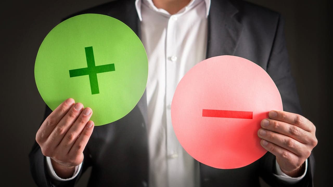 The Pros and Cons of Using Franchise Brokers The Pros and Cons of Using Franchise Brokers