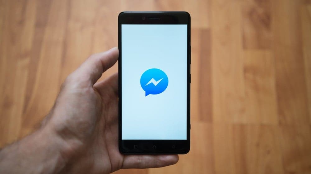 TechCrunch: Facebook prototypes Messenger Broadcast for businesses TechCrunch: Facebook prototypes Messenger Broadcast for businesses