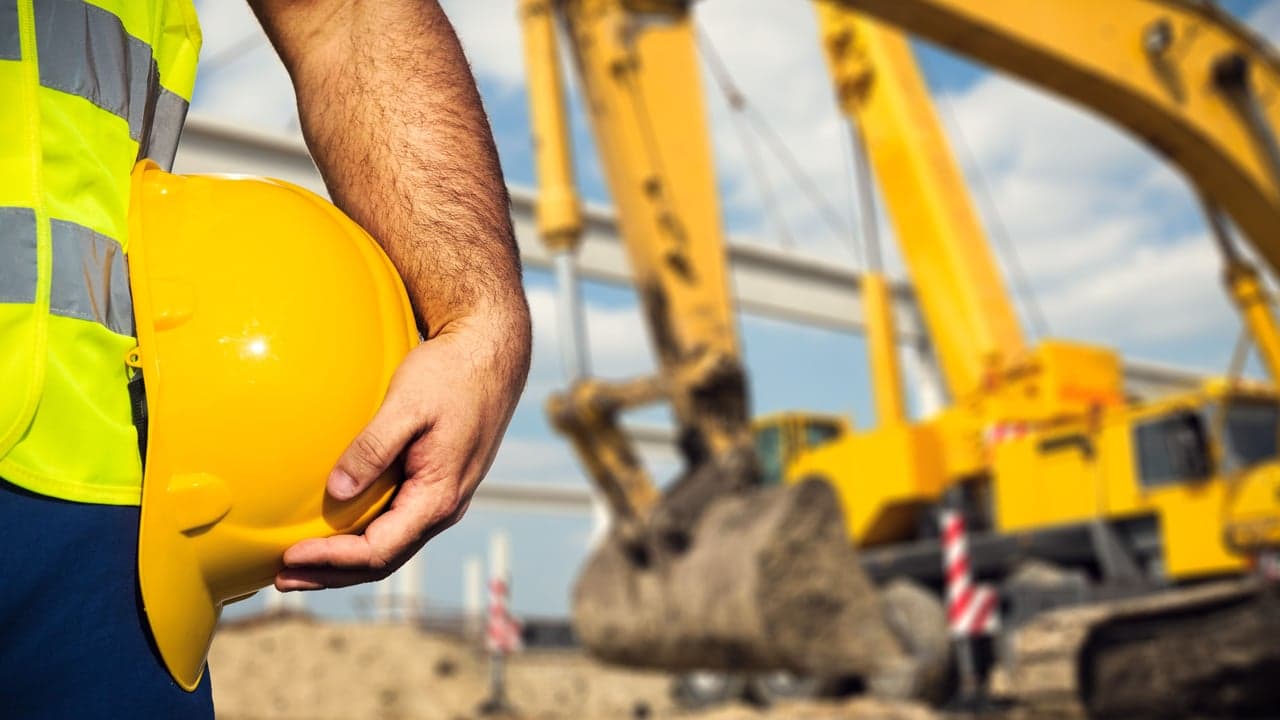 Airlines and Construction Among Industries Increasing Pay to Attract Workers Airlines and Construction Among Industries Increasing Pay to Attract Workers
