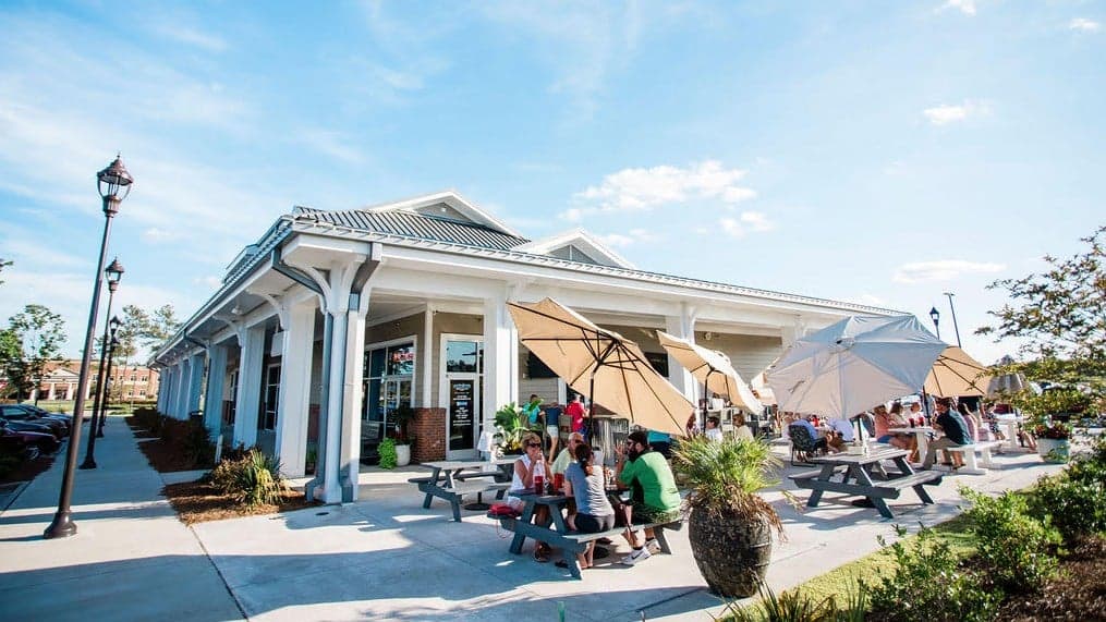Shuckin’ Shack Bartender-Turned-Franchisee Sarah Lookingbill Makes Waves with Her New North Carolina Restaurant Shuckin’ Shack Bartender-Turned-Franchisee Sarah Lookingbill Makes Waves with Her New North Carolina Restaurant