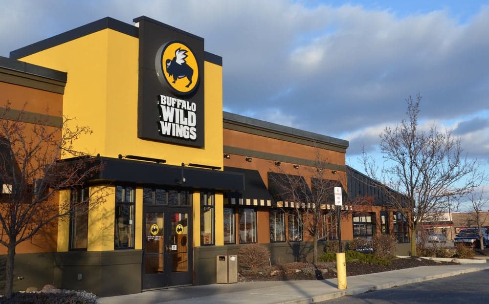 Buffalo Wild Wings Launches New Baseball-Themed Offerings Buffalo Wild Wings Launches New Baseball-Themed Offerings