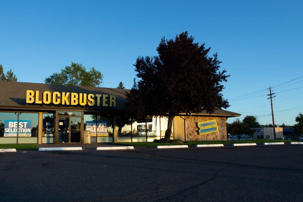 World’s Last Blockbuster Listed on AirBnB World’s Last Blockbuster Listed on AirBnB