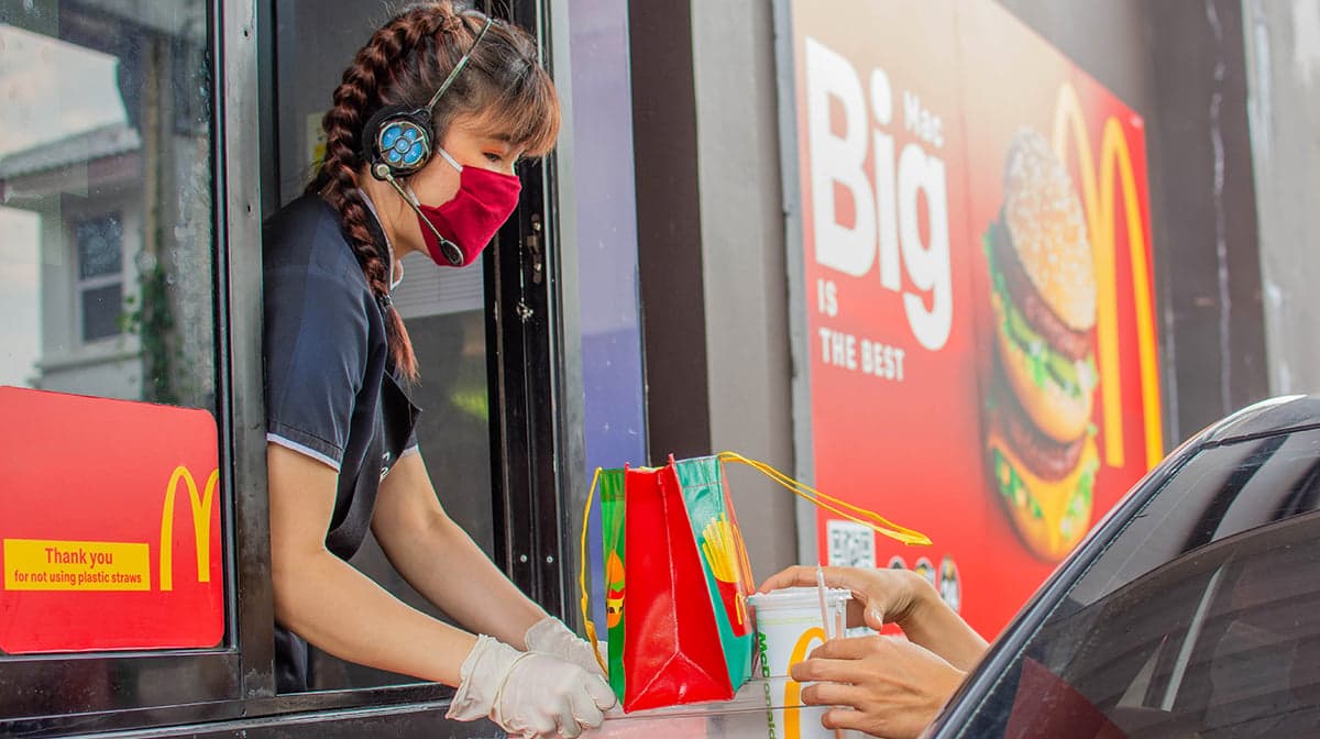 McDonald’s Will Pay Employees To Get COVID-19 Vaccine McDonald’s Will Pay Employees To Get COVID-19 Vaccine