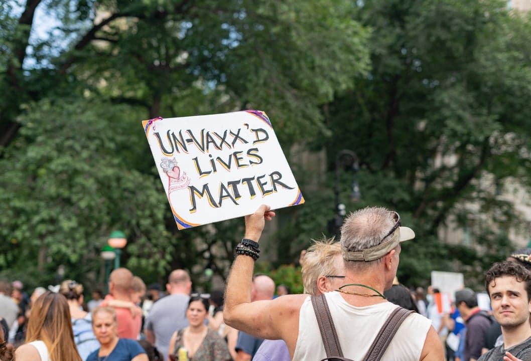 NYC Restaurant Owners Sue Mayor Over COVID-19 Vaccine Mandate NYC Restaurant Owners Sue Mayor Over COVID-19 Vaccine Mandate