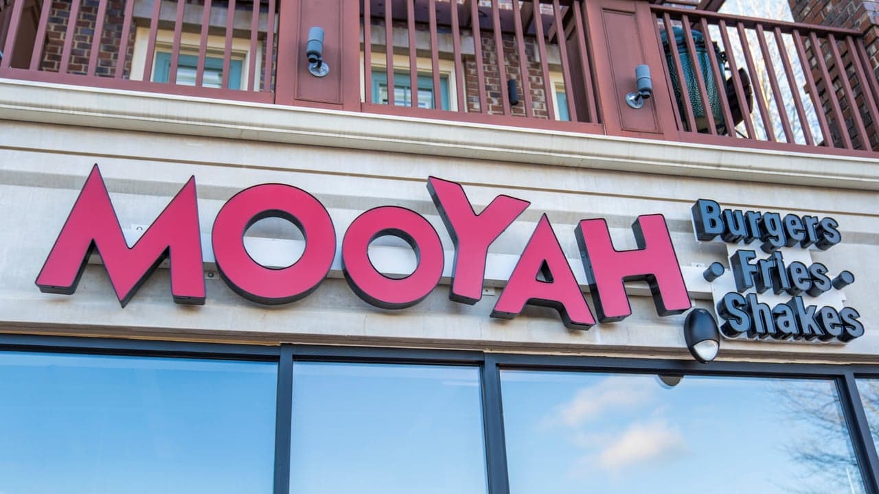 Knoxville Restaurant Owner Named MOOYAH Burgers, Fries & Shakes’ ‘Single Unit Franchisee of the Year’ Knoxville Restaurant Owner Named MOOYAH Burgers, Fries & Shakes’ ‘Single Unit Franchisee of the Year’