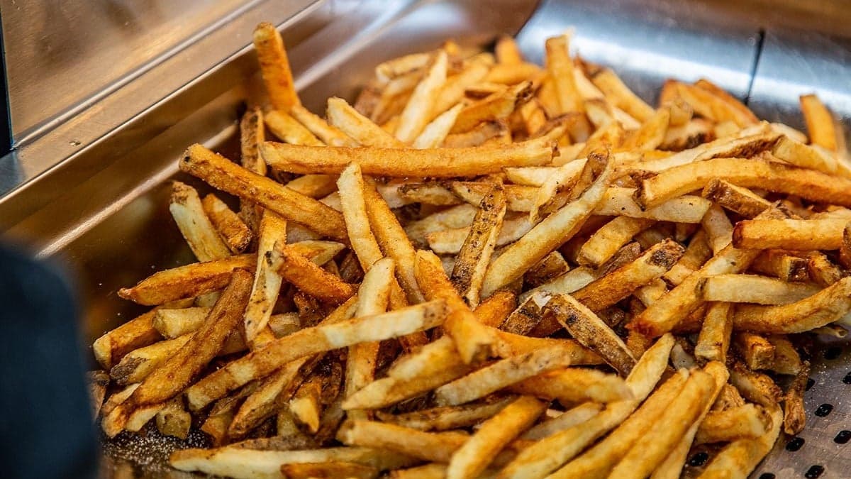 Eat This: 5 Fast-Food Chains That Use Fresh-Cut Potatoes for Their Fries Eat This: 5 Fast-Food Chains That Use Fresh-Cut Potatoes for Their Fries