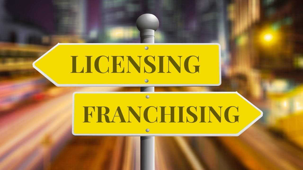 What Is the Difference Between Franchising and Licensing? What Is the Difference Between Franchising and Licensing?