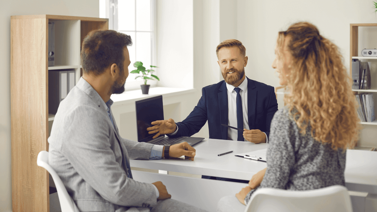 How To Choose the Right Franchise Broker: Advice and Considerations How To Choose the Right Franchise Broker: Advice and Considerations