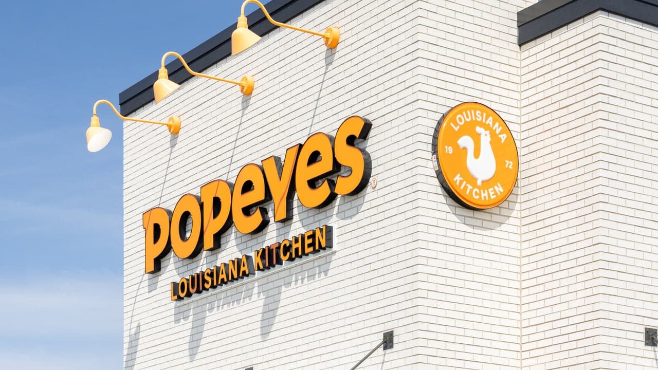 The Top Six Fried Chicken Franchises to Consider Investing In The Top Six Fried Chicken Franchises to Consider Investing In