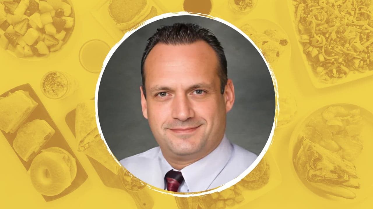 How This Sunny Street Café Franchisee Is Serving up His Community Fresh Stacks of Joy How This Sunny Street Café Franchisee Is Serving up His Community Fresh Stacks of Joy
