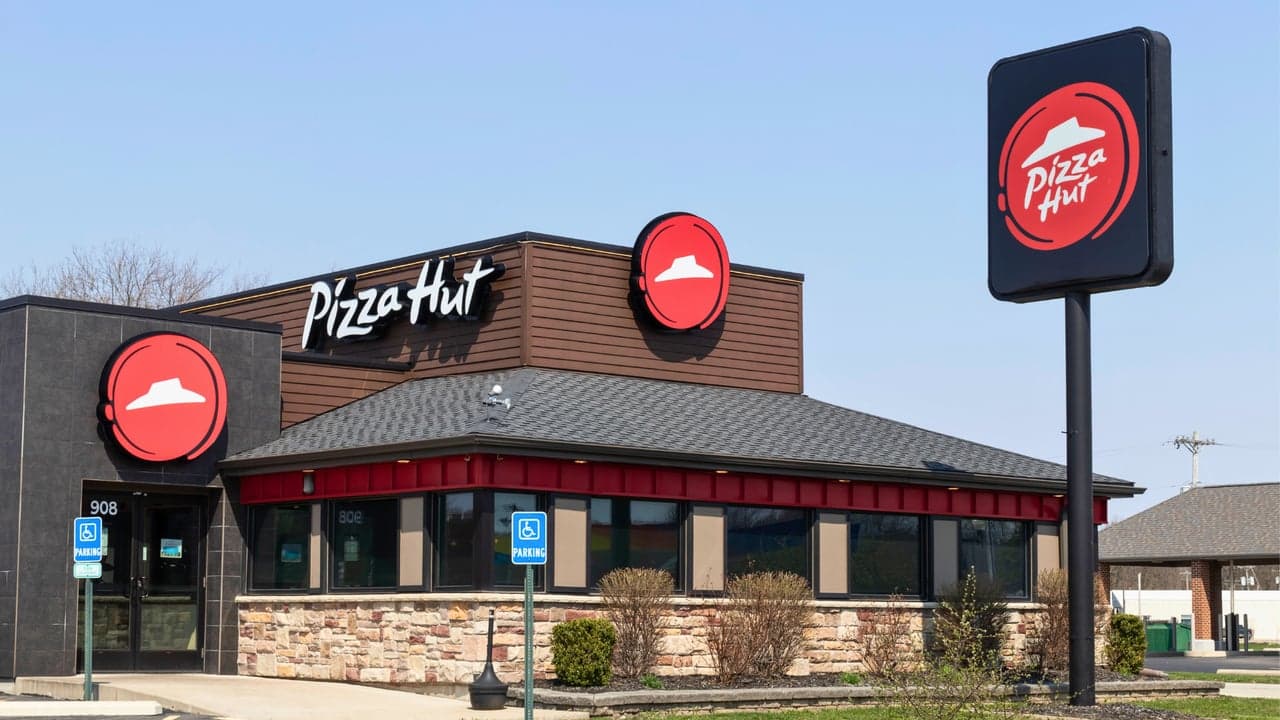 77 Pizza Hut Locations Sold After Franchisee Bankruptcy Filing 77 Pizza Hut Locations Sold After Franchisee Bankruptcy Filing