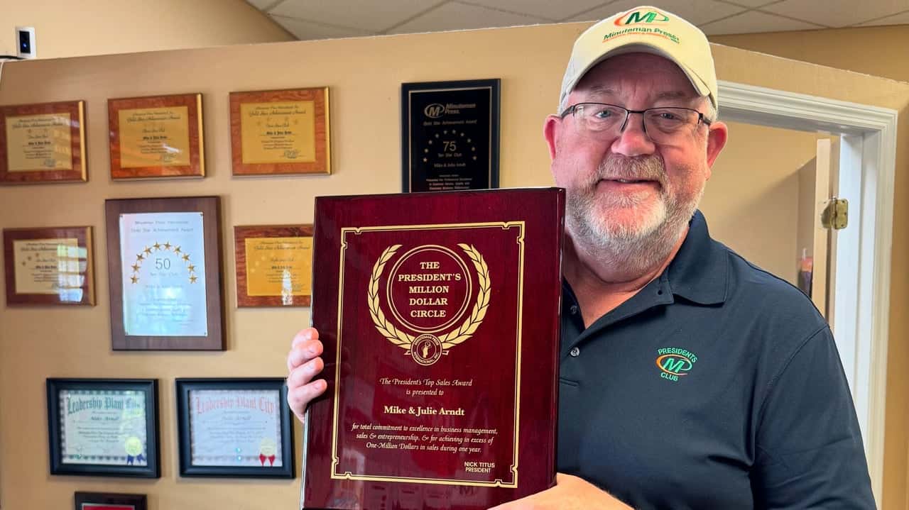 Minuteman Press Franchise Review: 20+ Years in Plant City, FL Minuteman Press Franchise Owner Mike Arndt with his President’s Club Award in Plant City, FL.