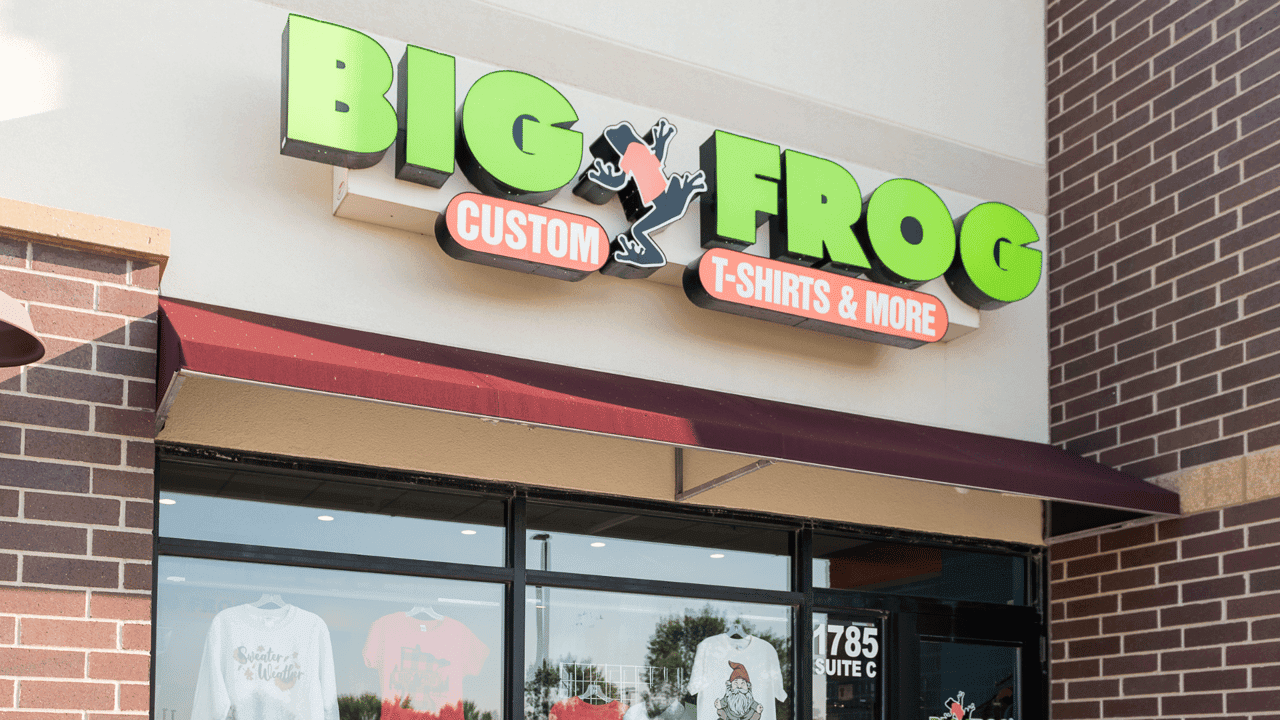 Big Frog Brings Custom Apparel to Chicago’s North Shore With Bannockburn Opening Big Frog Brings Custom Apparel to Chicago’s North Shore With Bannockburn Opening