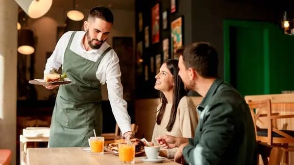 Restaurants Stand Out in 2025 Hiring as Consumers Look for Simple Treats Restaurants Stand Out in 2025 Hiring as Consumers Look for Simple Treats