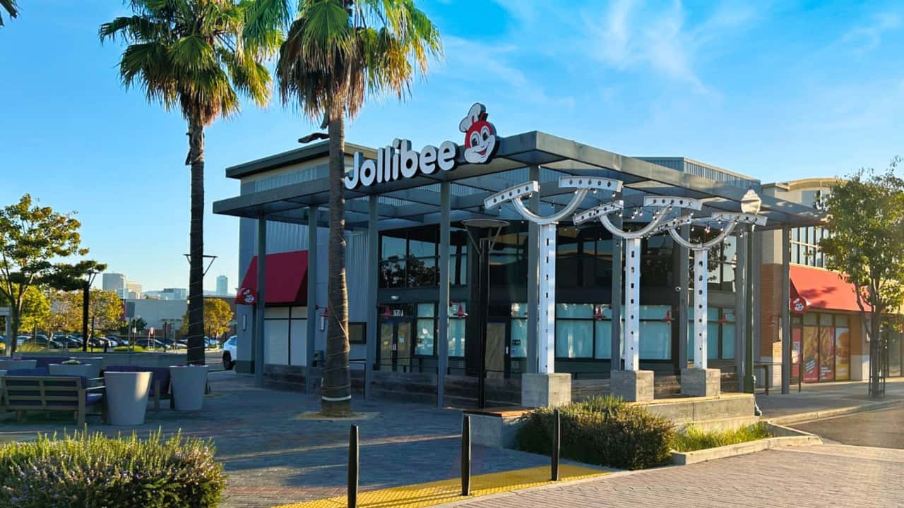 Why Jollibee’s Flexible Real Estate Model Makes It Why Jollibee’s Flexible Real Estate Model Makes It the Hottest QSR Investment of Today