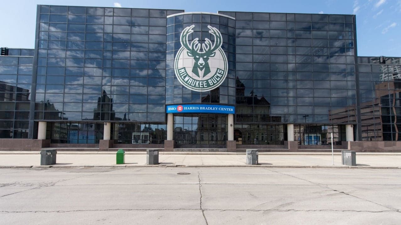 Promoting the Local Economy in Sports Arenas Promoting the Local Economy in Sports Arenas