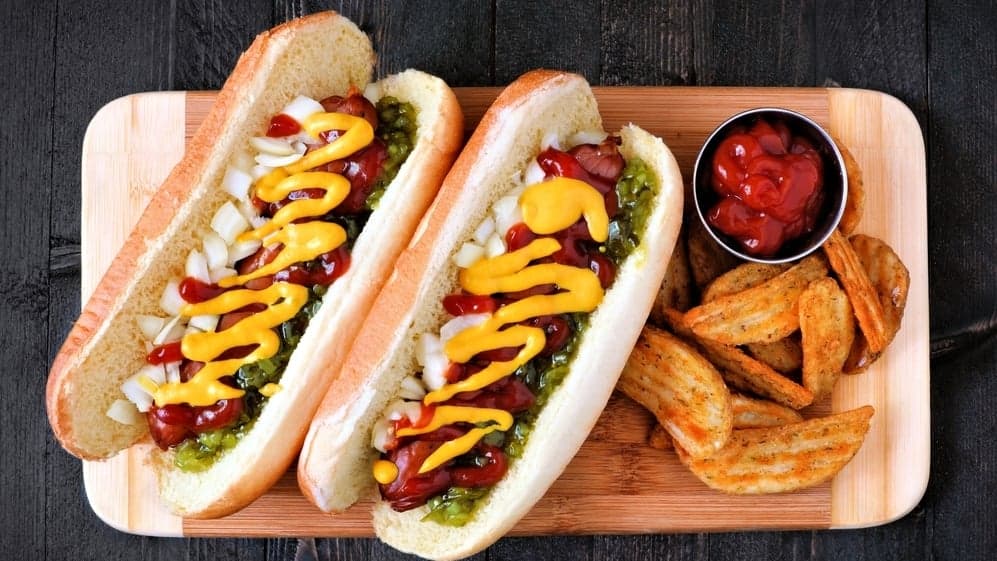 Restaurant Business: Hot Dog Chains on the Rise Restaurant Business: Hot Dog Chains on the Rise