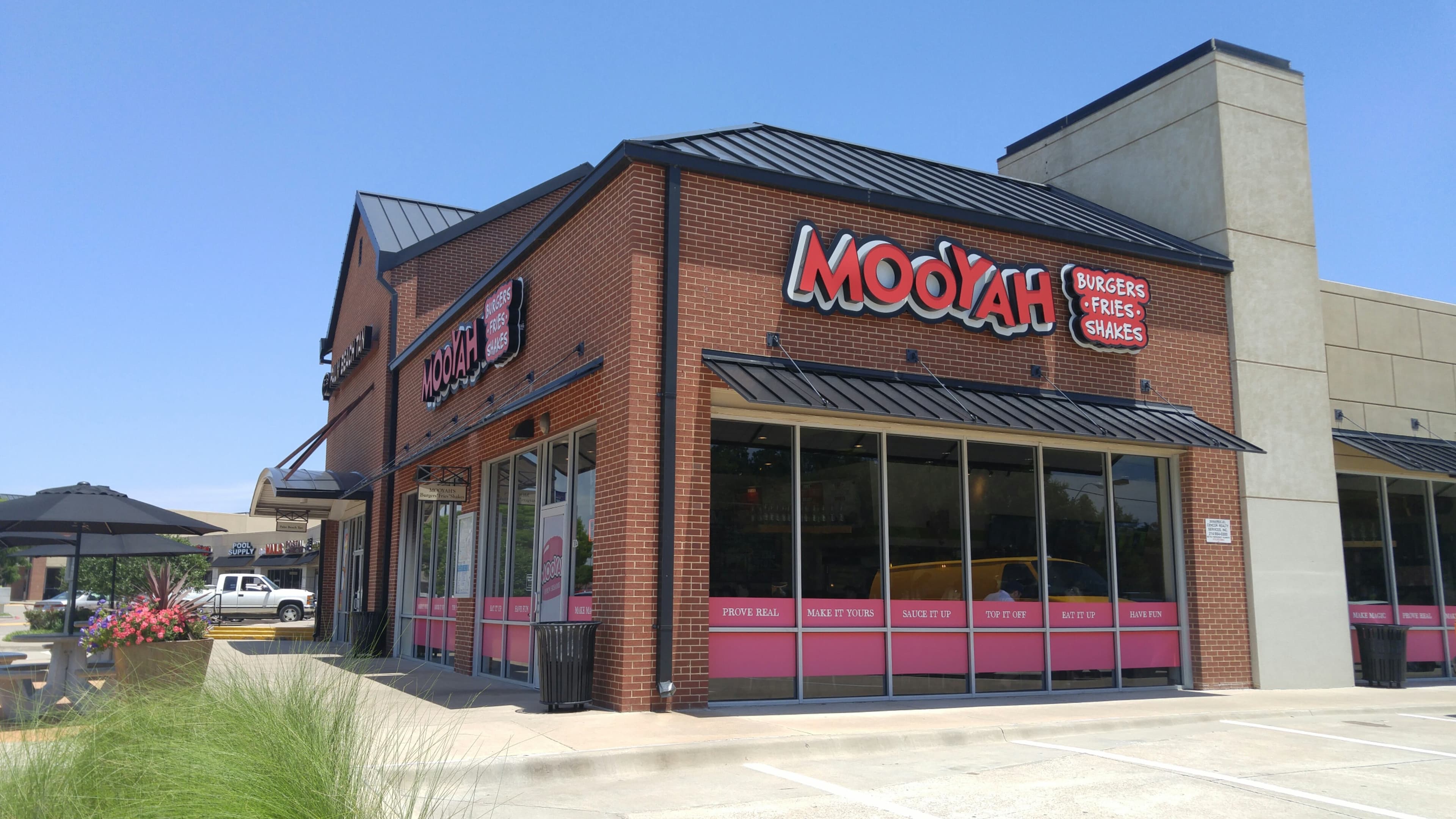 MOOYAH Burgers, Fries & Shakes Celebrates Top Performing Franchisees at Annual MOO Con Conference MOOYAH Burgers, Fries & Shakes Celebrates Top Performing Franchisees at Annual MOO Con Conference