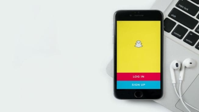 Adweek: More Brands Are Investing in Custom Snapchat Lenses Adweek: More Brands Are Investing in Custom Snapchat Lenses