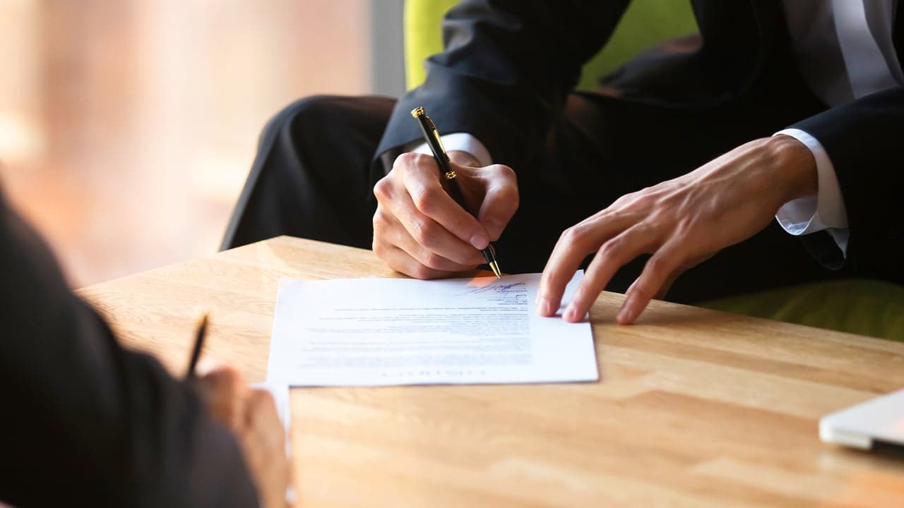 What’s the Difference Between Licensing and Franchising? What’s the Difference Between Licensing and Franchising?