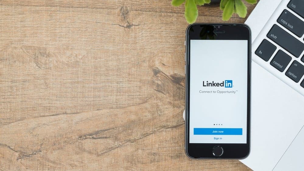 AdAge: LinkedIn Debuts ‘Native Video,’ Looks More Like Facebook AdAge: LinkedIn Debuts ‘Native Video,’ Looks More Like Facebook
