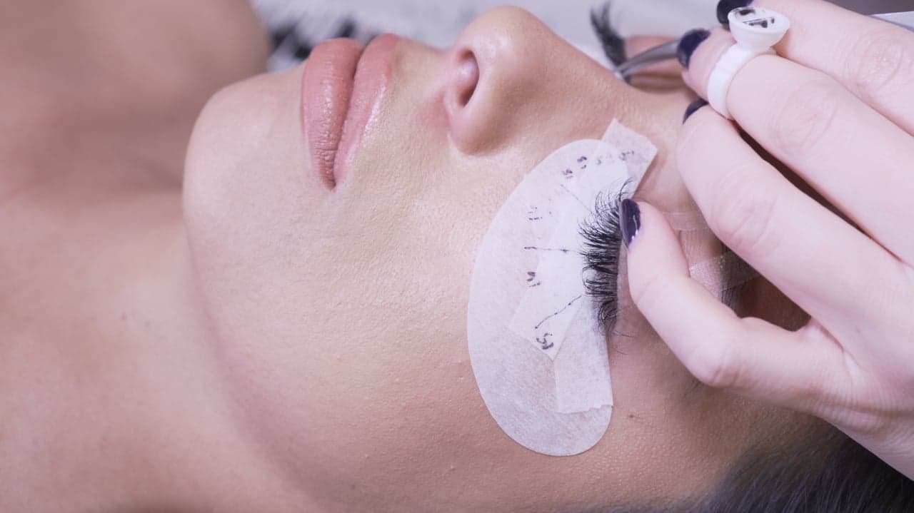 The Beauty Industry Is Lashing Out The Beauty Industry Is Lashing Out