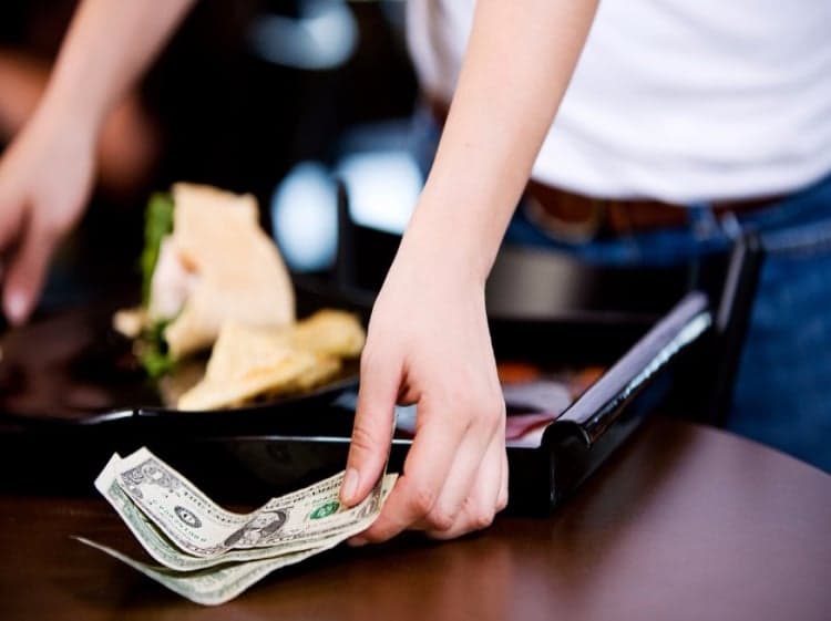 9th Circuit Upholds Servers' Tip-Pool Rule 9th Circuit Upholds Servers' Tip-Pool Rule